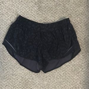 Lululemon Hotty Hot Shorts 2.5 inch